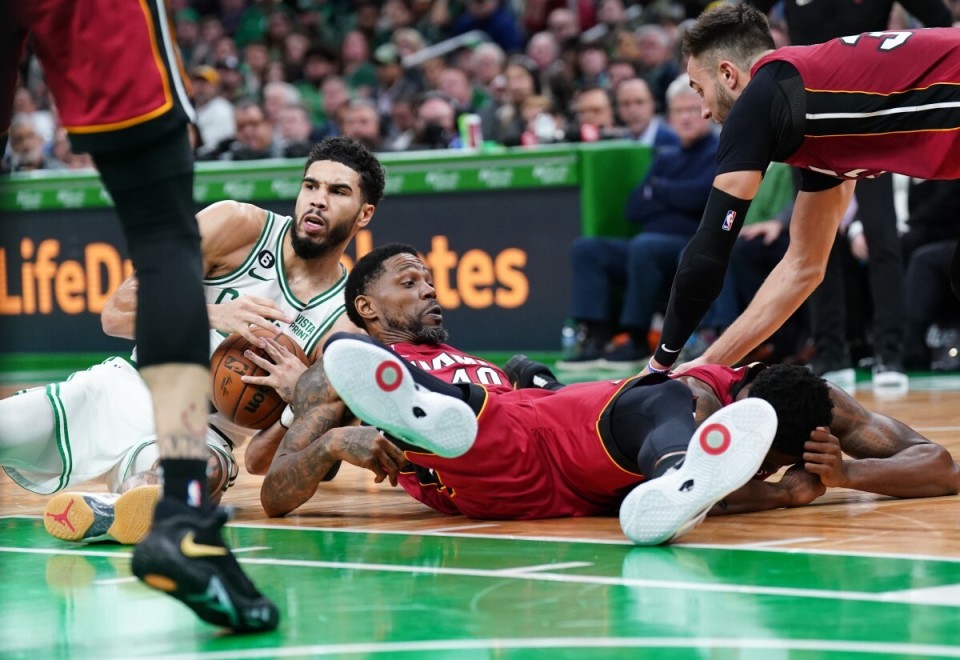 亚博体育-包含塔图姆重要时刻持续失利，TES带队取胜！观众掌声雷动的词条