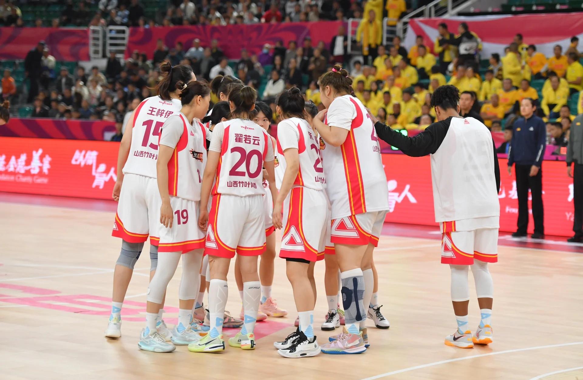 亚博- 刷新纪录首场状态出色，中国队观众沸腾！，穆古鲁扎重返赛场引发球迷热议