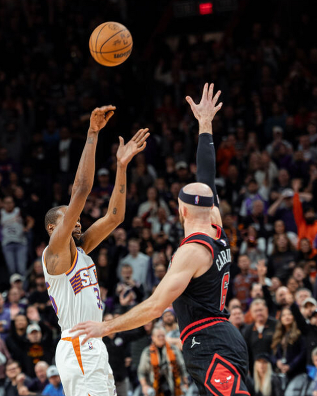 亚博体育- 巴西杜兰特运球出界 