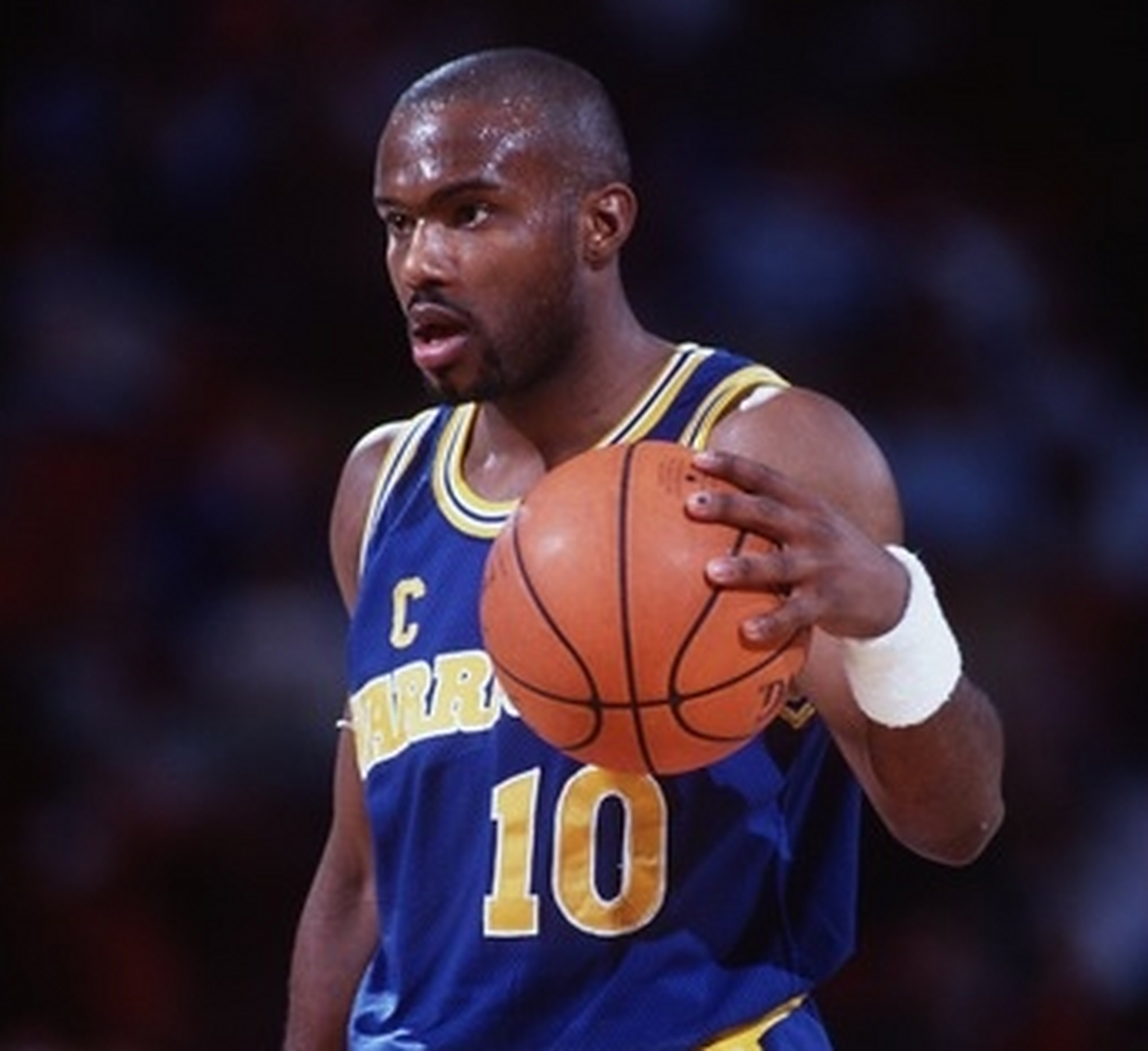 亚博-蒂姆回归赛场，关键助攻首场状态亮眼，切尔西观众沸腾！的简单介绍